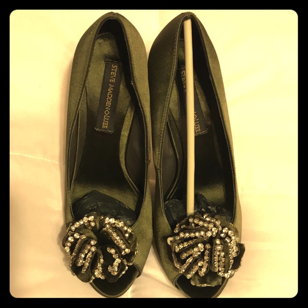 New Steve Madden Luxe Satin Green Shoes
